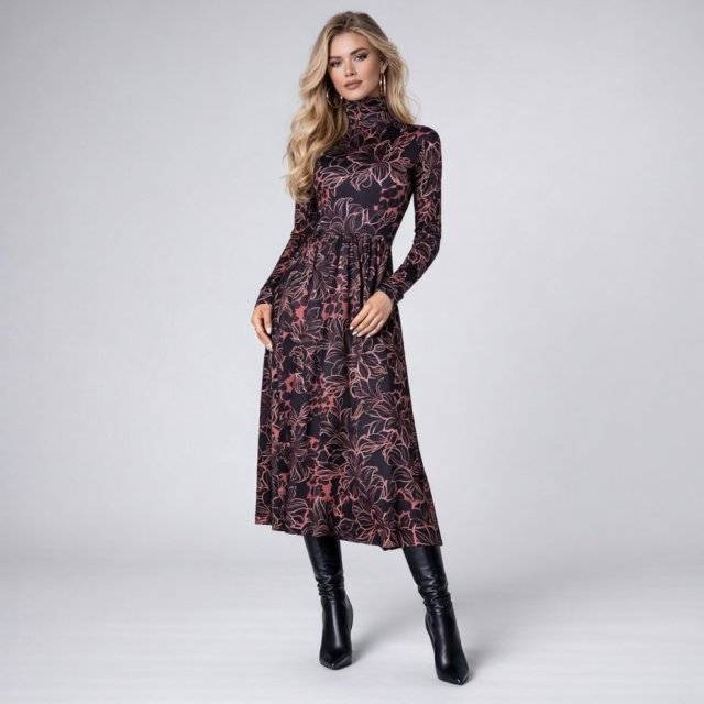 Rozkloszowana sukienka z golfem