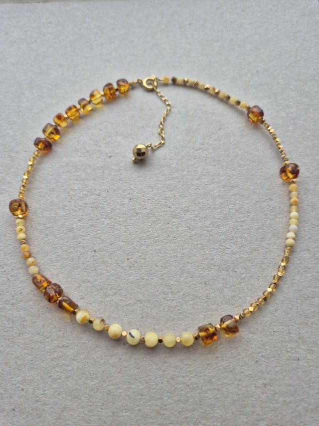 Złoty naszyjnik z bursztynów i hematytów Złota Adela