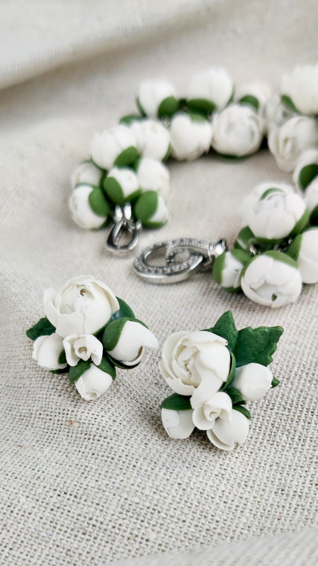 Komplet biżuterii Białe Piwonie: Bransoletka i Kolczyki | Ręcznie robione z glinki polimerowej