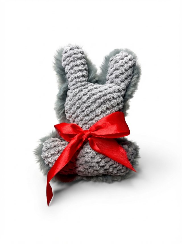 Magdalenka zabawka z piszczałką