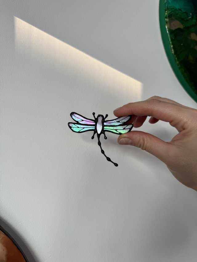 Broszka witrażowa "Ważka" ze szkła. Prezent na Dzień Kobiet