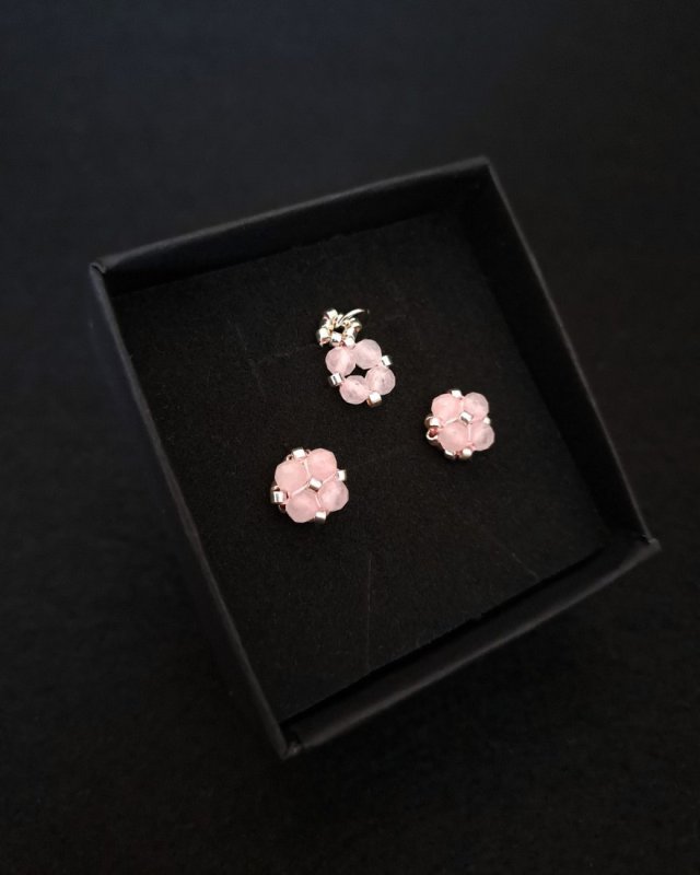 Komplet Biżuterii - Kolczyki Sztyfty i Zawieszka - Kwarc Różowy