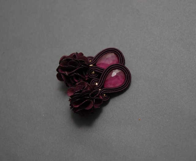 bordowe klipsy sutasz z kwiatkiem