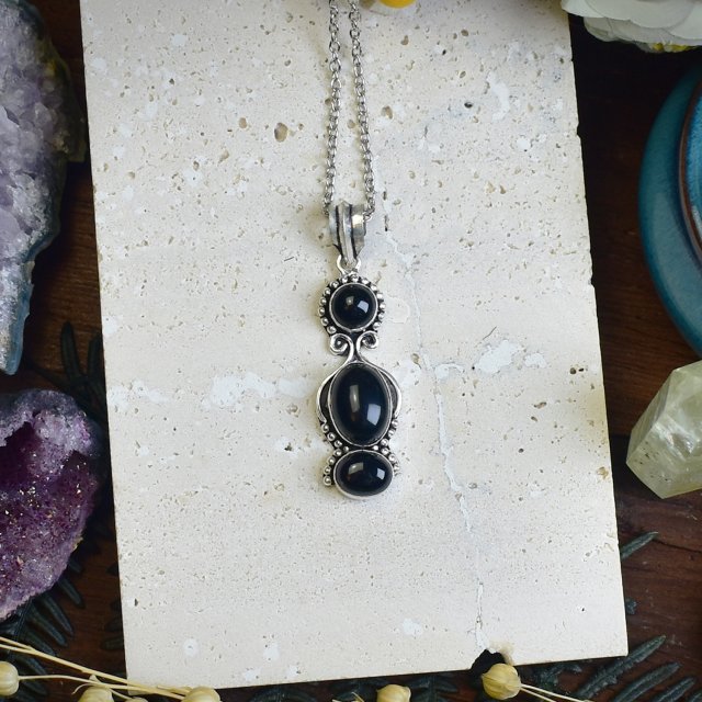 Posrebrzany miedziany wisiorek z onyksem #762