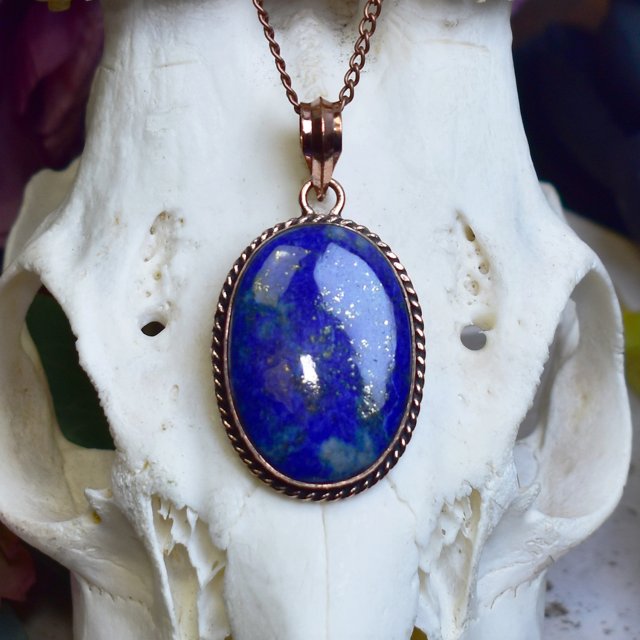 Miedziany wisiorek wire wrapping z lapisem lazuli #788