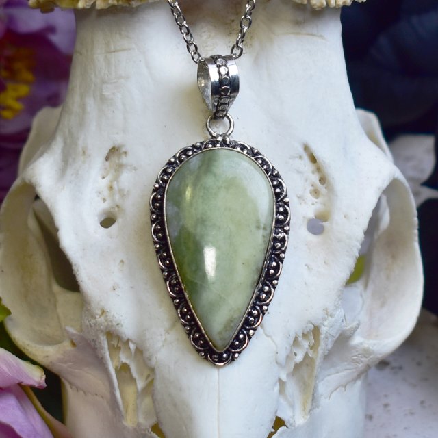 Posrebrzany miedziany wisiorek z larsonitem #813