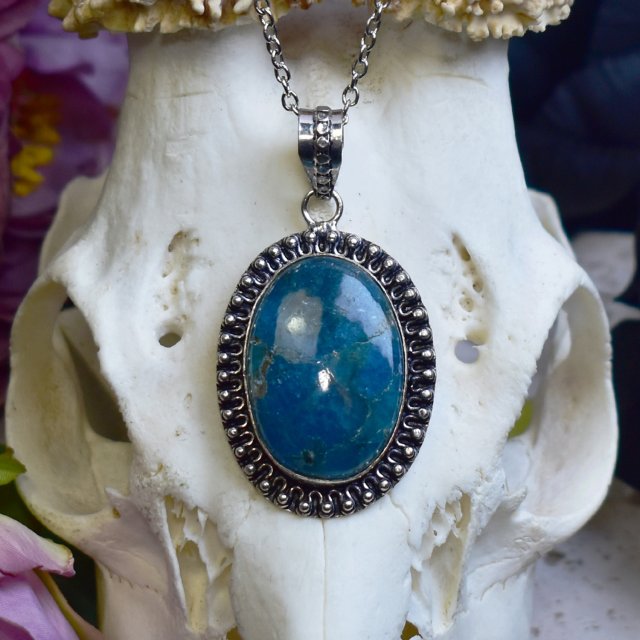 Posrebrzany miedziany wisiorek z apatytem #816