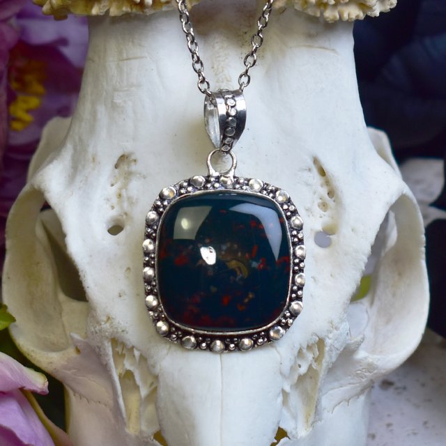 Posrebrzany miedziany wisiorek z heliotropem #817