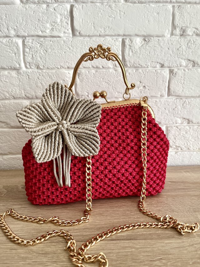 AURELIA- odważna amarantowa elegancja