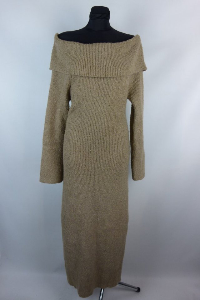 Pretty Lavish swetrowa sukienka maxi odkryte ramiona / L