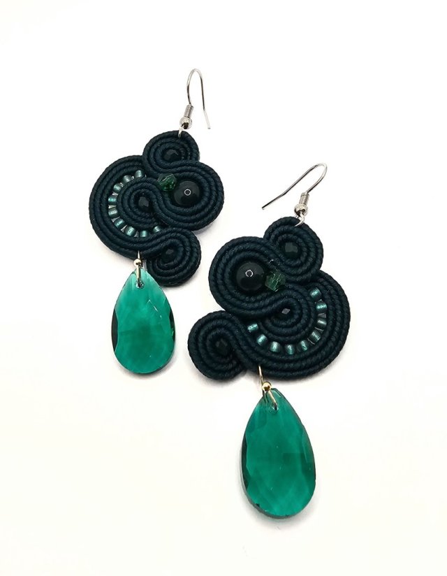 Ciemnozielone kolczyki sutasz z jadeitem