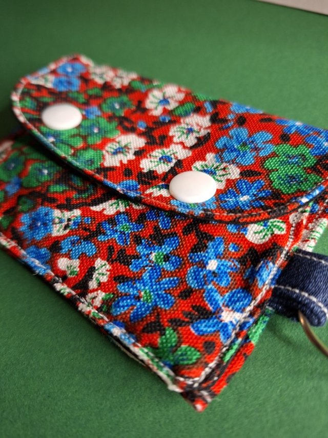 Upcyclingowy Mini Portfelik Etui na Karty - kwiatowy