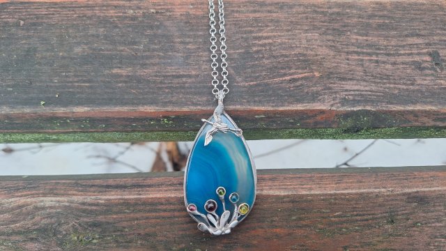 Wylot z gniazda - wisiorek