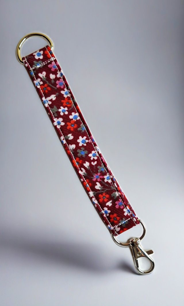 Breloczek zakładany na nadgarstek Polne Kwiaty