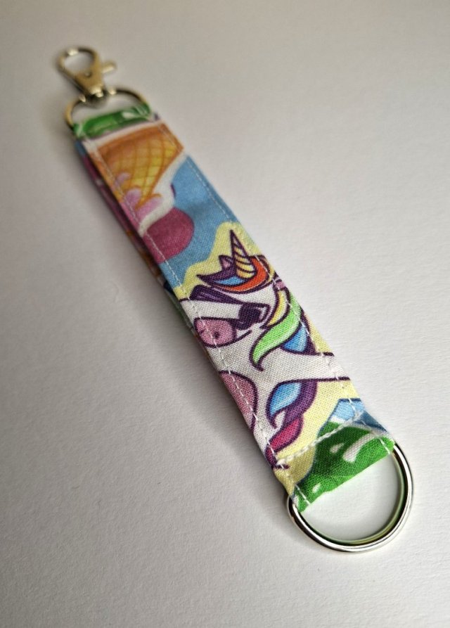 Breloczek zakładany na nadgarstek Jednorożec