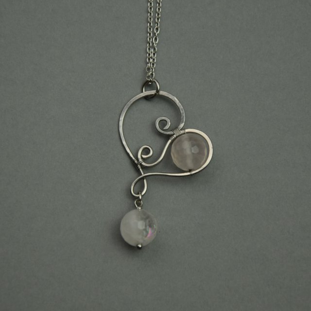 Wisiorek serce kwarc różowy, wire wrapping stal chirurgiczna