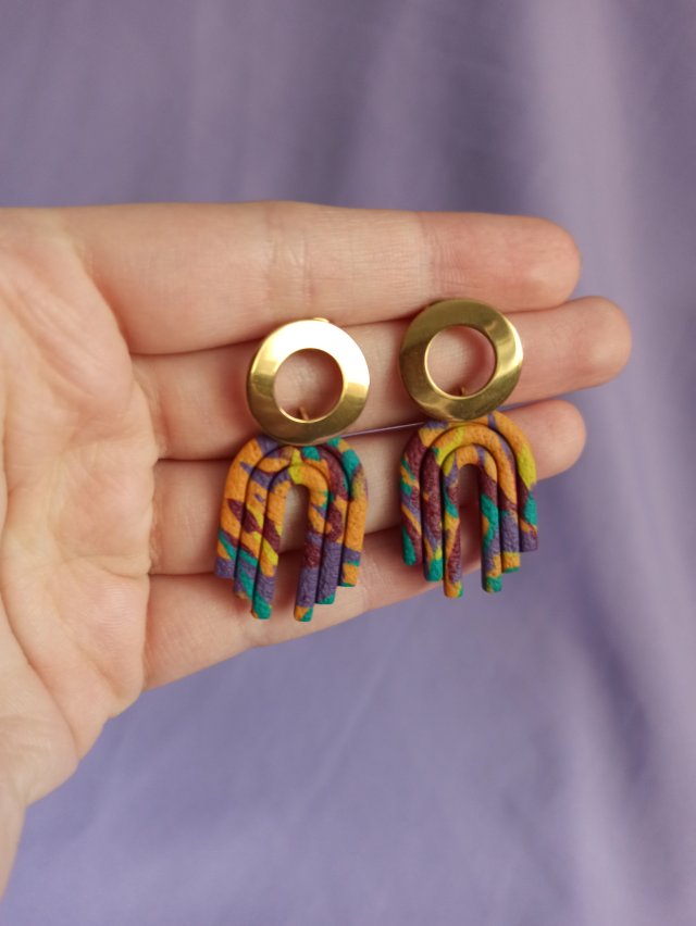 Kolczyki z gliny polimerowej w kolorowe ciapki