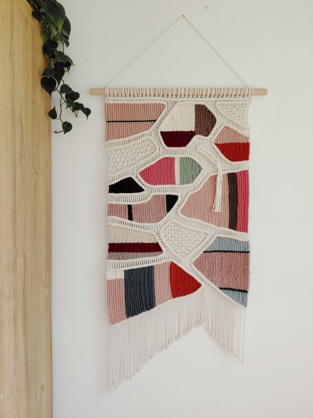 duża makrama z wełną