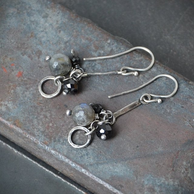 Kolczyki z labradorytem spinelem i turmalinem