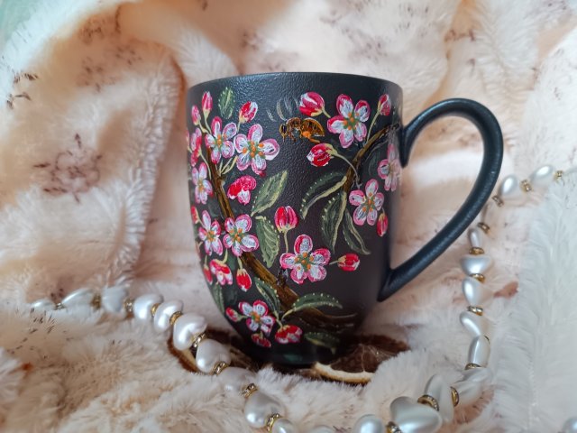 Ręcznie malowana kwitnąca jabłoń kubek 400 ml