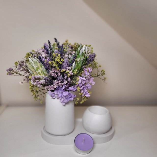 Zestaw dekoracyjny z kwiatami