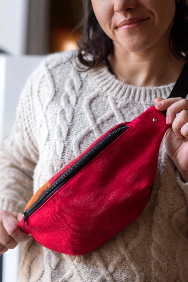 Duża nerka w kolorze czerwonym