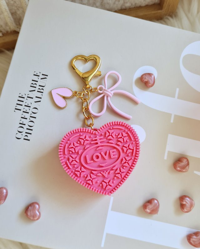 Breloczek ciastko "love" oreo różowe