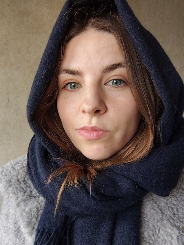 Duży wełniany szalik z frędzlami granatowy wełna