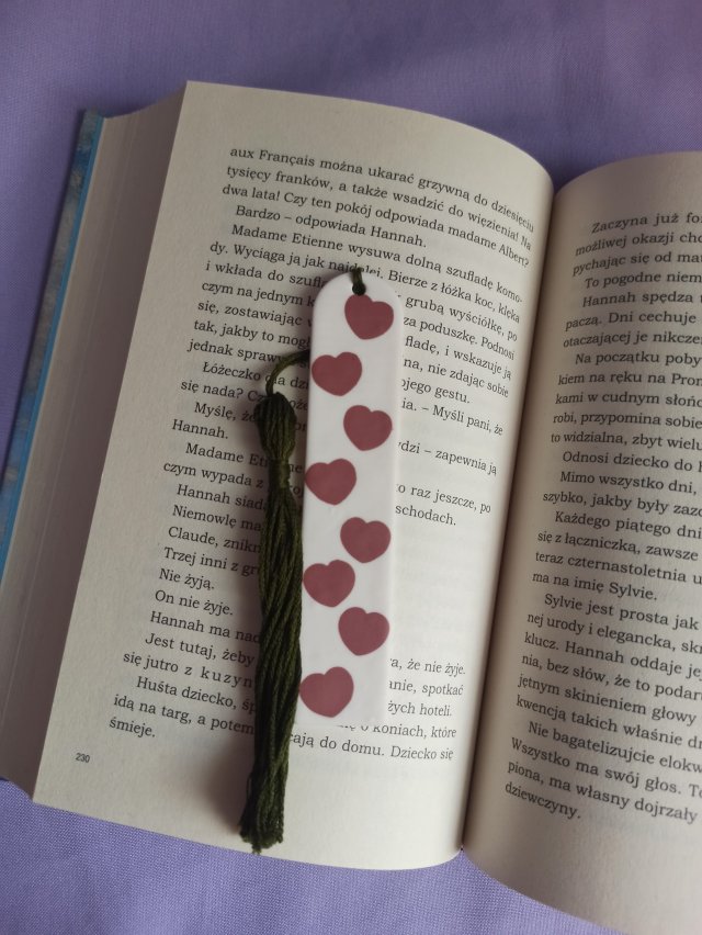 Zakładka do książki w serduszka