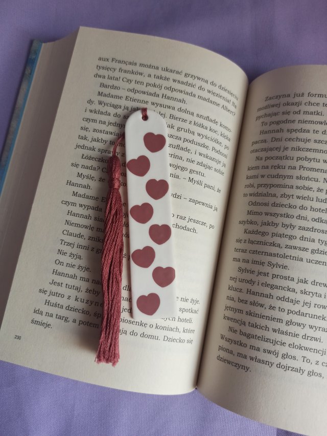 Zakładka do książki w serduszka