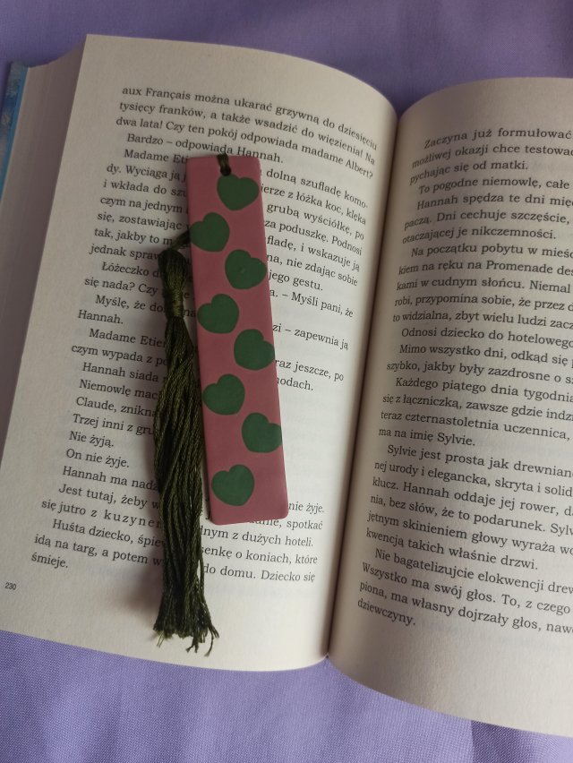 Zakładka do książki w serduszka