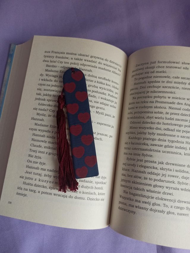 Zakładka do książki w serduszka
