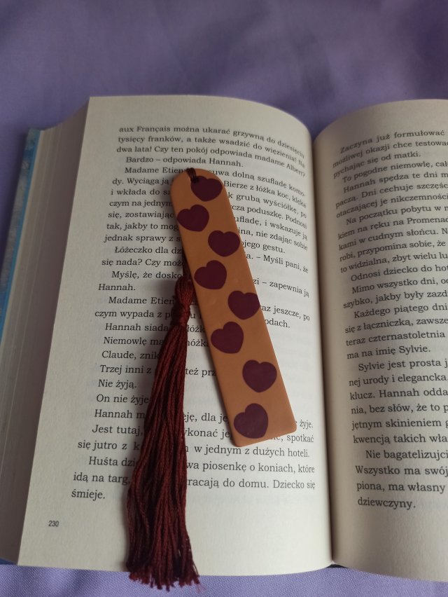 Zakładka do książki w serduszka