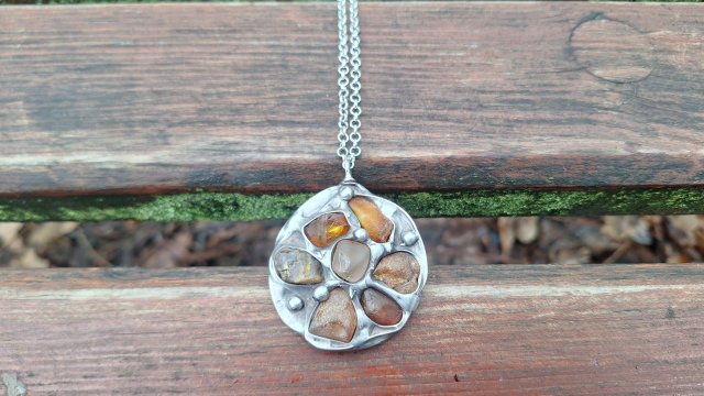 Surowy kwiat - wisiorek