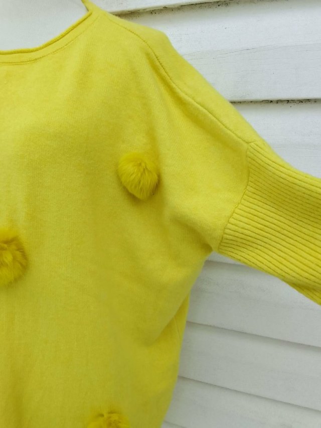 SWETER Z POMPONAMI STYL VNTAGE