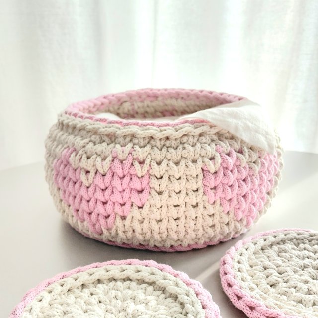 SZNURKOWY KOSZYK W RÓŻOWE SERDUSZKA