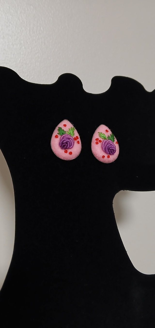 Ręcznie haftowane kolczyki  DLA ZUZANNY  stal szlachetna