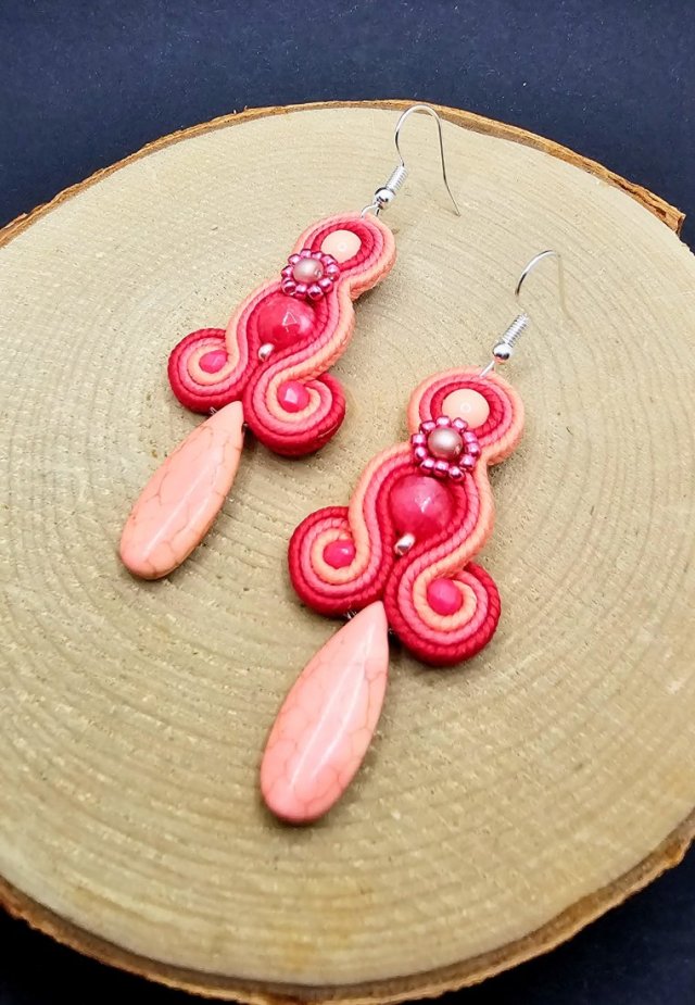 Kolorowe kolczyki sutasz z howlitem 3