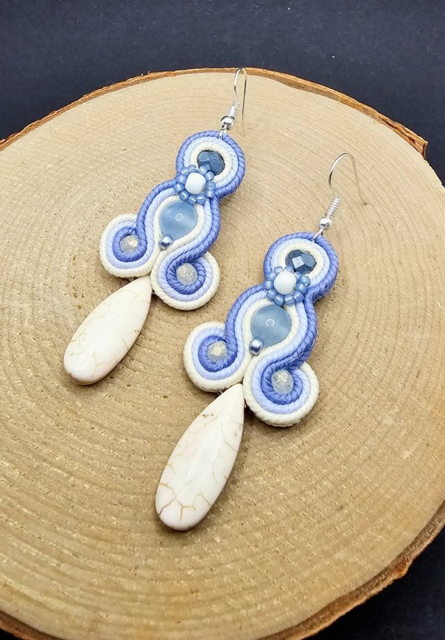 Kolorowe kolczyki sutasz z howlitem 4