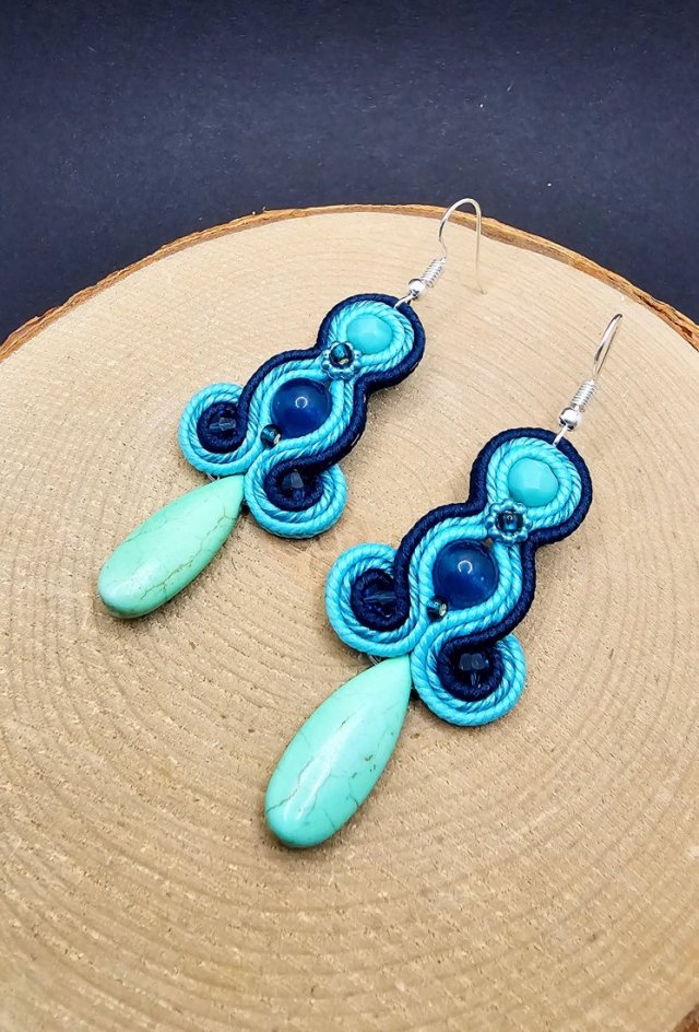 Kolorowe kolczyki sutasz z howlitem 8