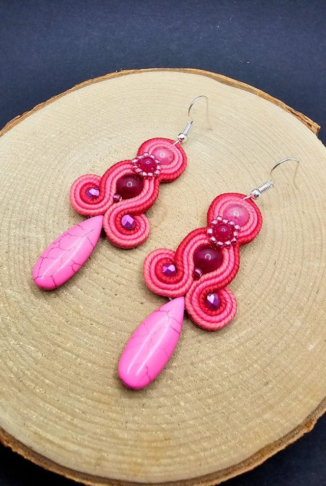 Kolorowe kolczyki sutasz z howlitem 9