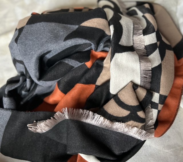 Efektowny mięsisty szal CASHMERE FEELING ITALY DESIGN