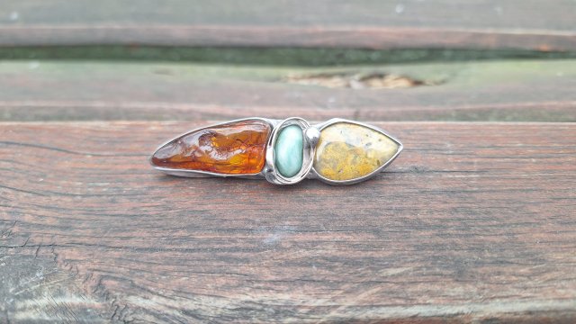 W gniazdku - broszka