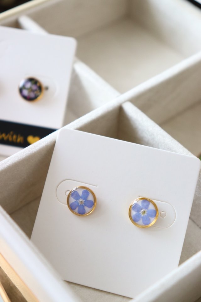 Mini kolczyki "Szept Niezapominajki"