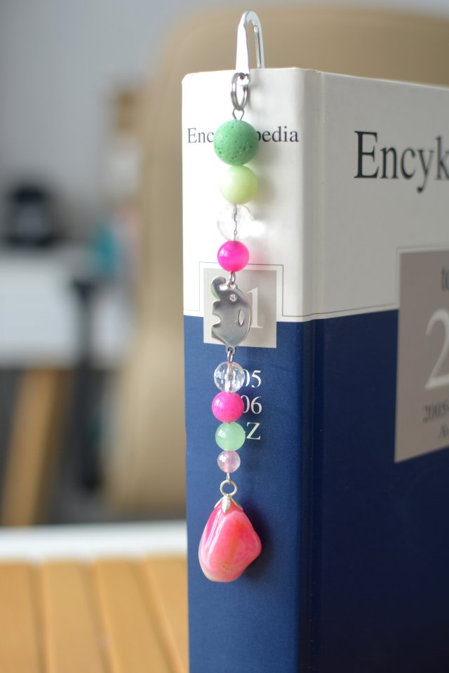 ZAKŁADKA DO KSIĄŻKI Z KAMIENI SŁONIK Z AGATEM