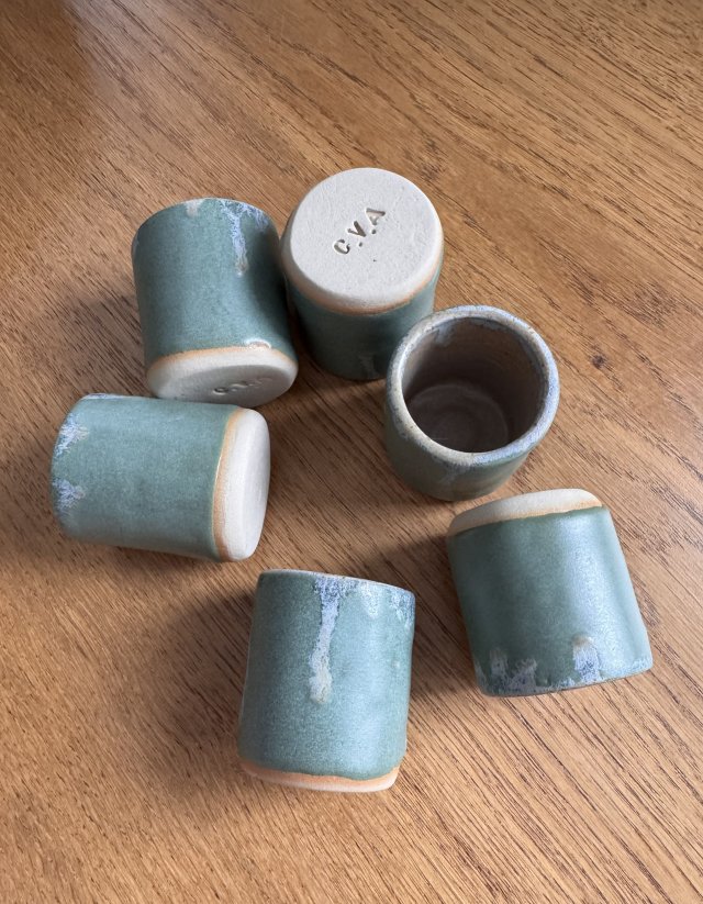 Ręcznie robione ceramiczne kubeczki – zestaw 6 szt.