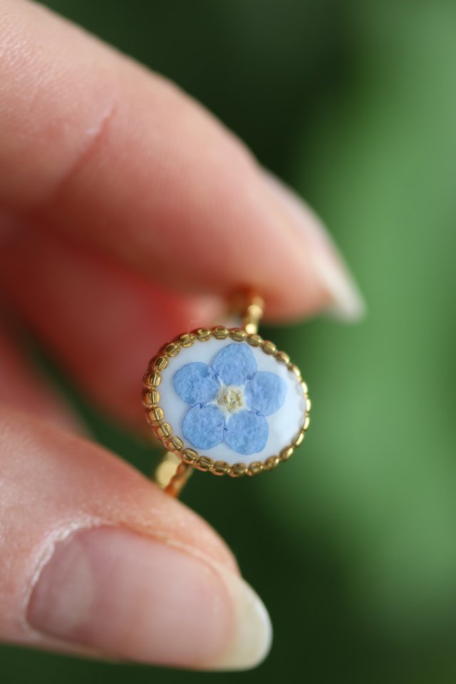 Pierścionek z niezapominajką