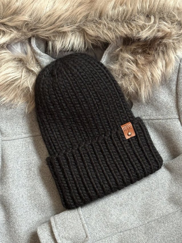 Gruba wełniana czapka oversize z bardzo szerokim wywinięciem - czarna