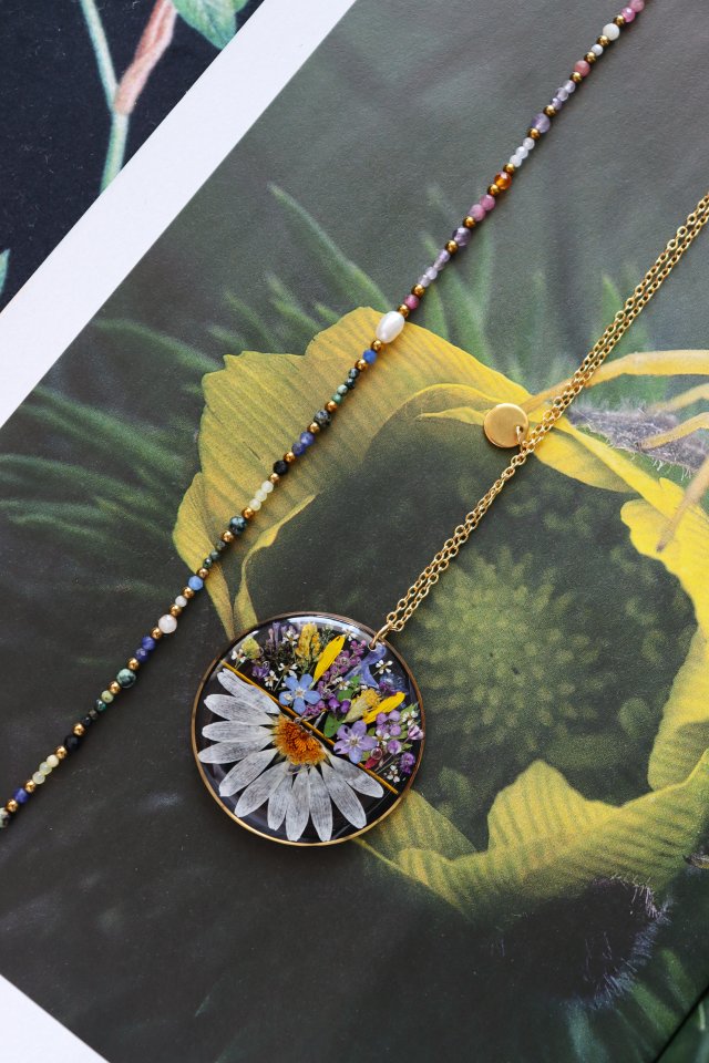 Zestaw biżuterii z prawdziwymi kwiatami