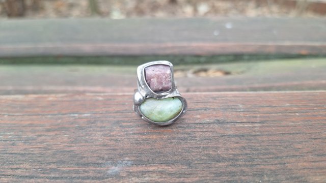 Rubin w towarzystwie - pierścionek regulowany